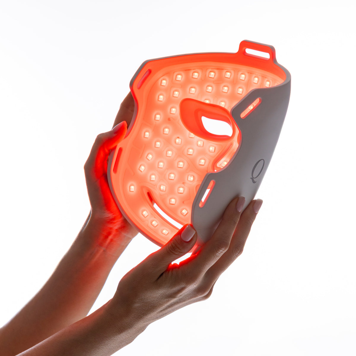 Quellor LED Light Therapy Mask lifestyle image