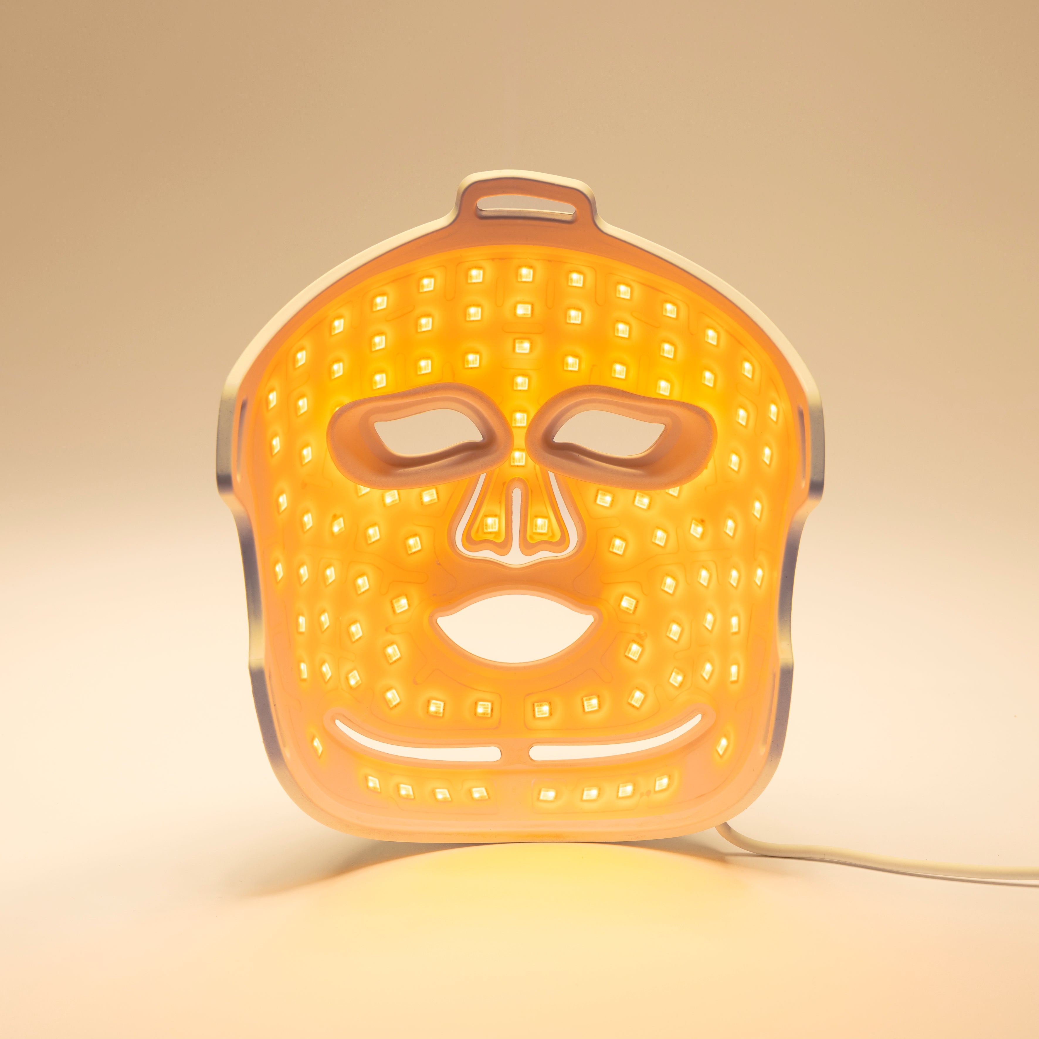 Quellor LED mask illuminated in amber for Smoothing Mode