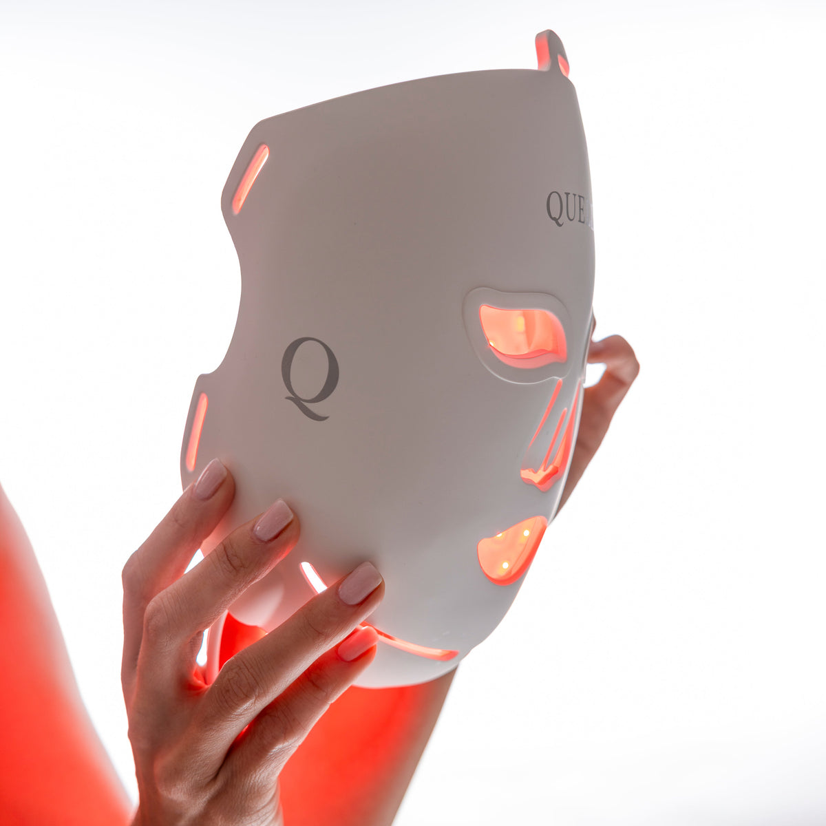 Quellor LED Light Therapy Mask lifestyle image