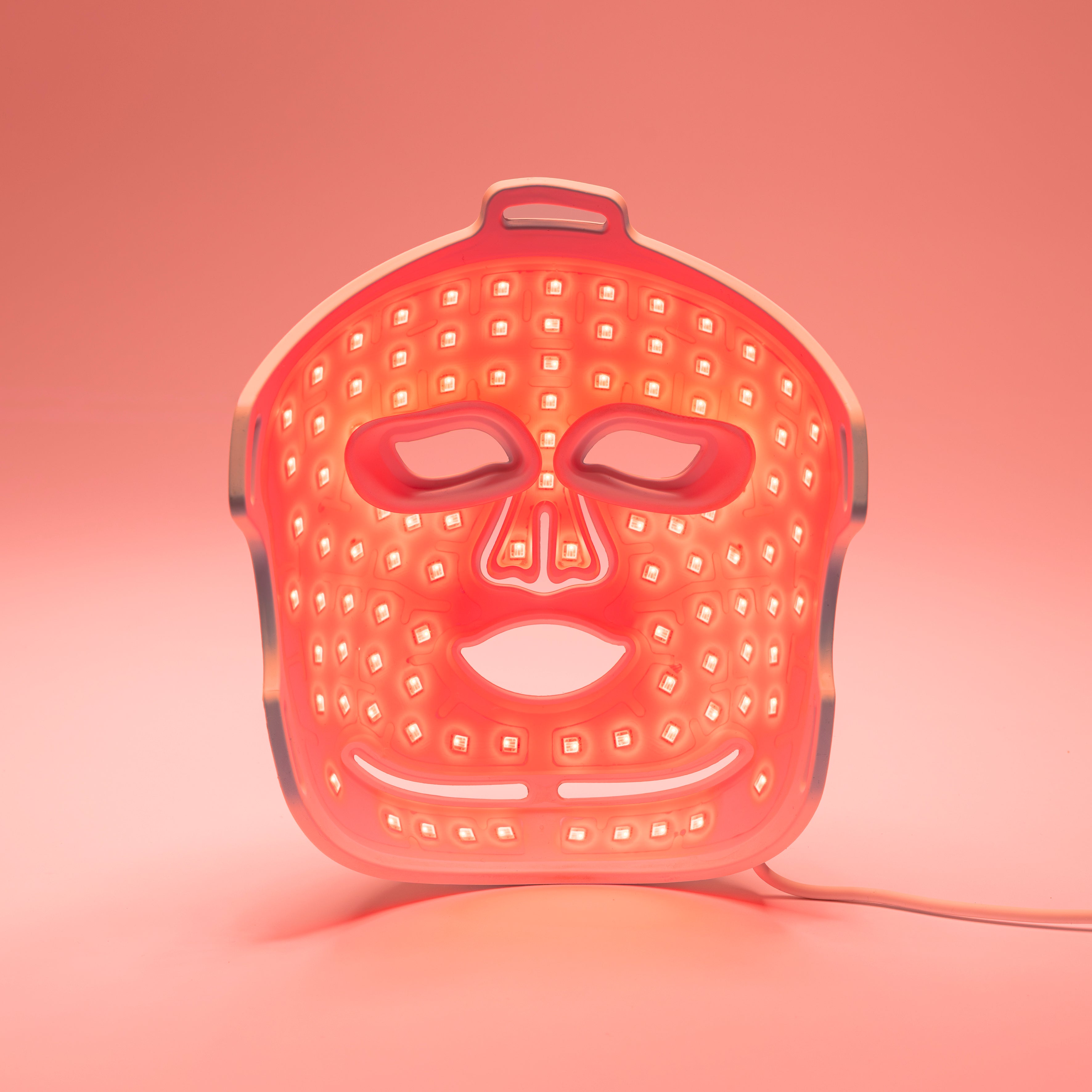 Quellor LED mask illuminated in red for Radiance Mode